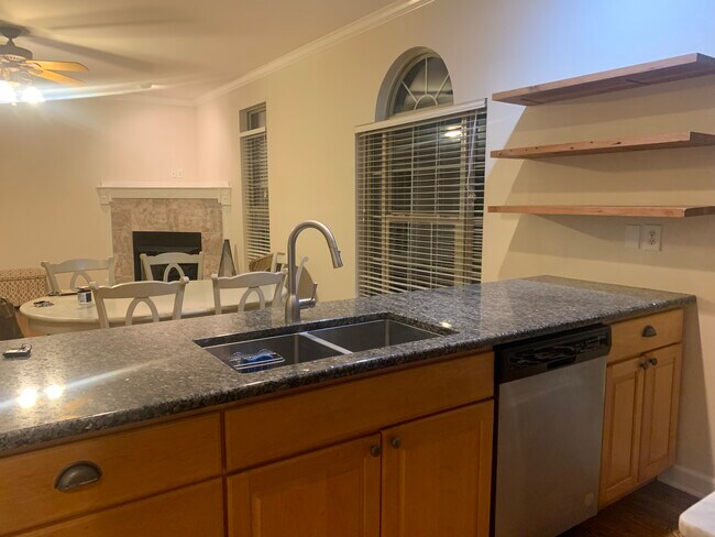 Building Photo - 5000 Park Ave