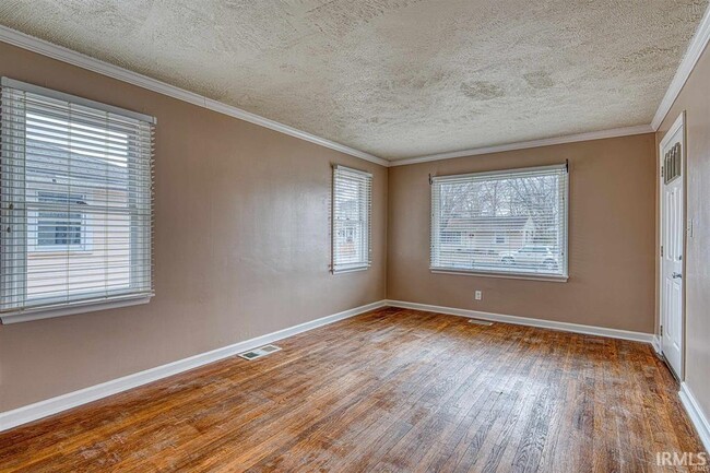 Building Photo - 2312 Frisse Ave