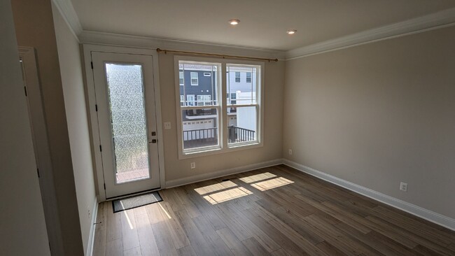 Building Photo - 4 Bed / 3.5 Bath Newly built Townhouse (Av...