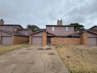 Building Photo - Beautiful Duplex in West Lubbock