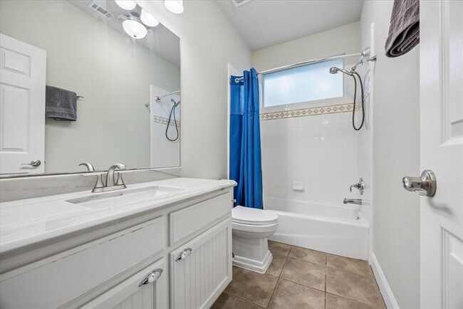 Building Photo - 313 S Flamingo Dr