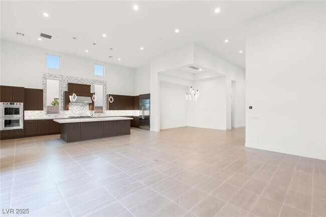 Building Photo - 10793 Vista Altura Ave