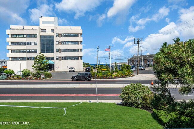 Building Photo - 548 Ocean Blvd