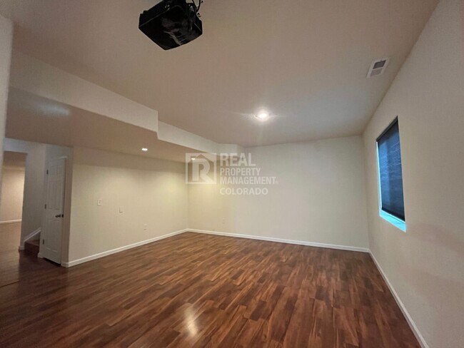 Building Photo - 787 Sundance Ln