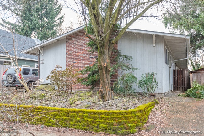 Building Photo - 3442 SE 8th Ave