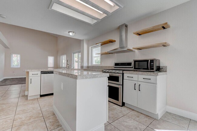 Building Photo - 26 Fantasia Ln