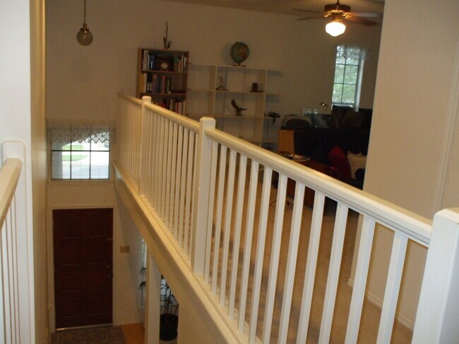 Building Photo - Beautiful home with 3 bedroom, 2.5 bath, game room and 2 car garage!