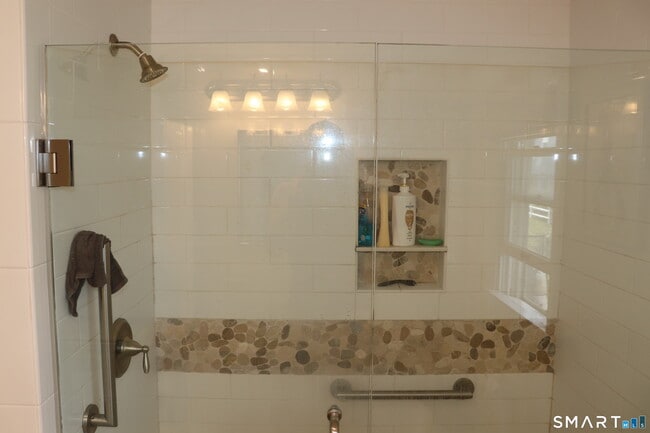 Building Photo - 14 Leeway Dr