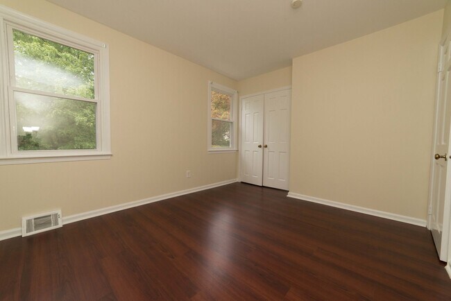 Building Photo - 440 Cricket Ln