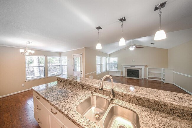 Building Photo - 49 Sawmill Grove Ln