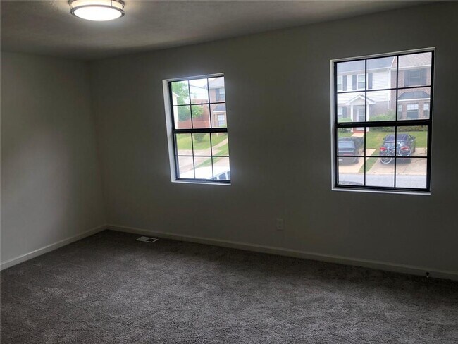 Building Photo - 1448 Springleaf Cir SE