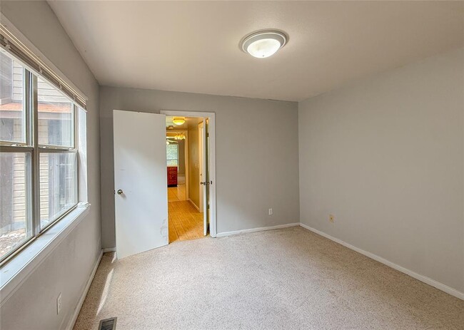 Building Photo - 12021 Hawthorne Ln