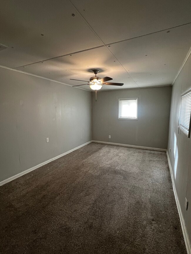 Building Photo - 16 Oakview Dr