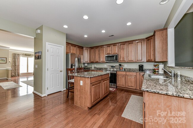 Building Photo - 9625 Sunset Grove Dr