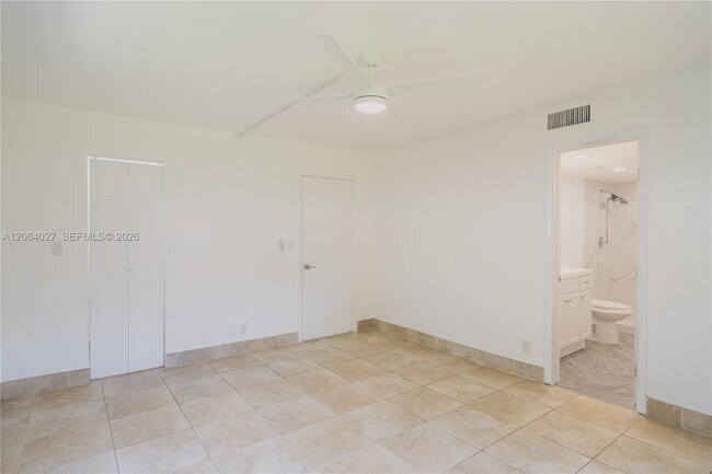 Building Photo - 2830 Riverside Dr