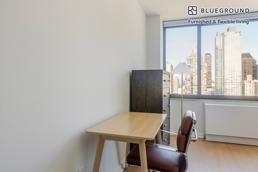Building Photo - 500 W 56th St