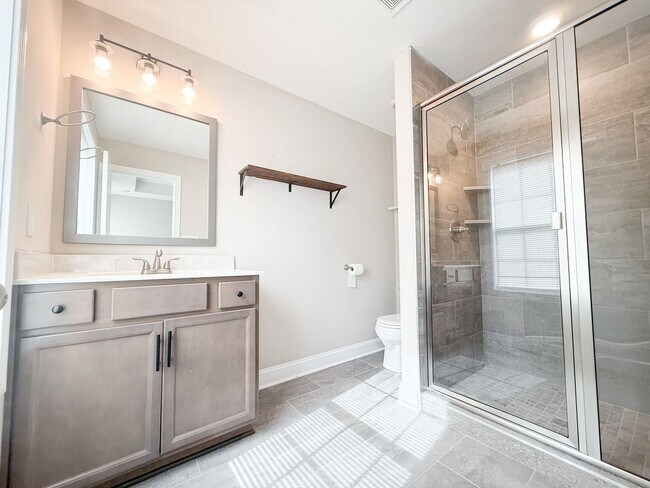 Building Photo - 3 Bedroom 2 1/2 Bathroom Home