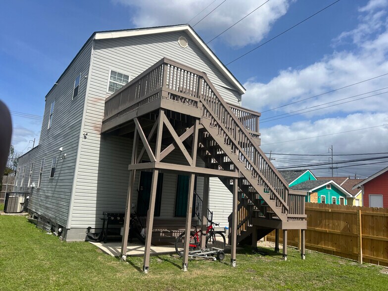 Building Photo - 1996 Hope St