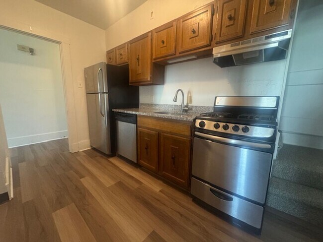 Building Photo - 941-943 St. James Street