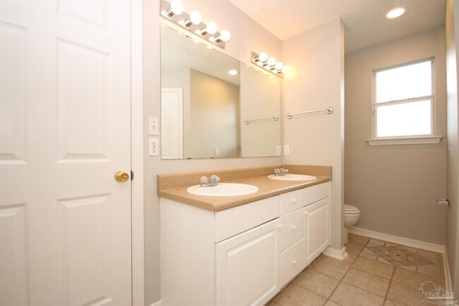 Building Photo - 127 Tobago Ct