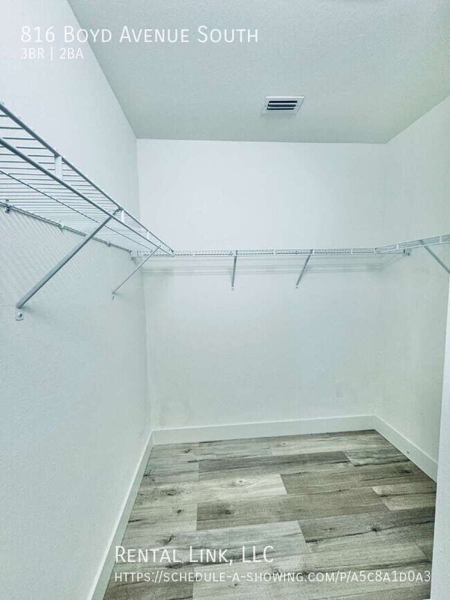 Building Photo - 816 Boyd Ave S