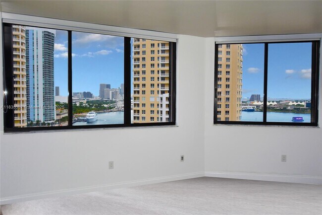 Building Photo - 540 Brickell Key Dr