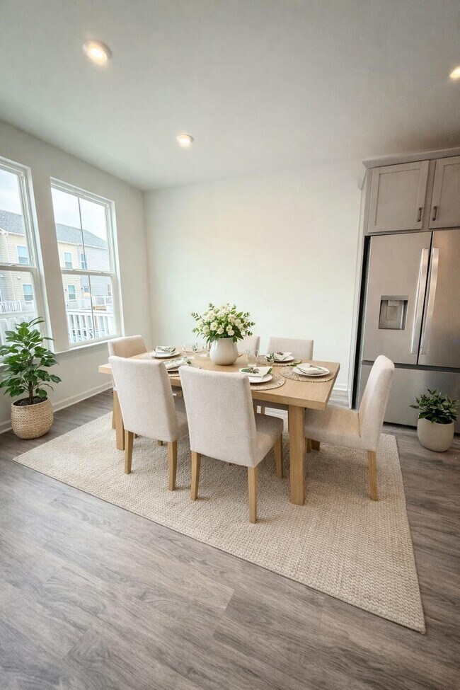 Building Photo - 10165 Queens Wy