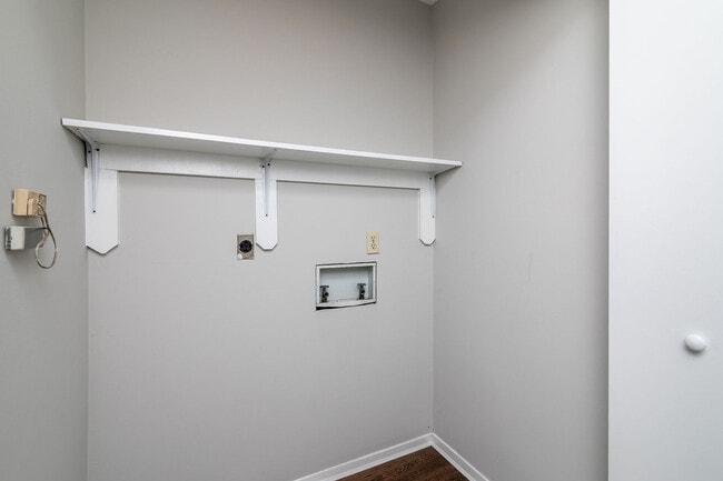 Building Photo - 1207 Middleneck Dr