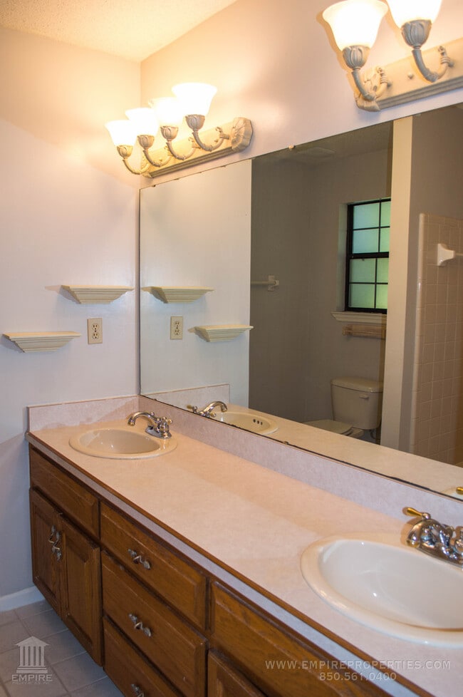 Building Photo - Beautiful Large home off of Mahan