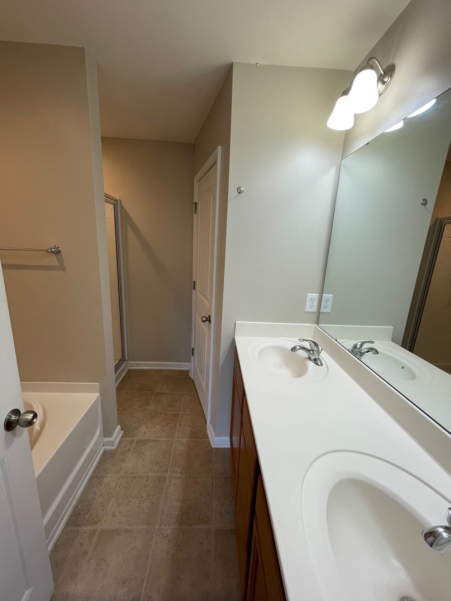 Master Bath - 112 Hawkstone Dr