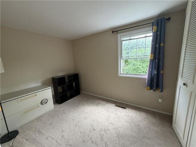 Building Photo - 1376 Pheasant Cir