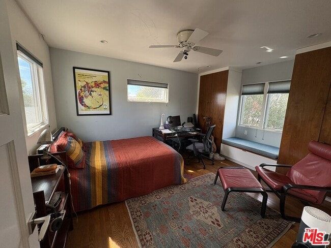 Building Photo - 737 Broadway St