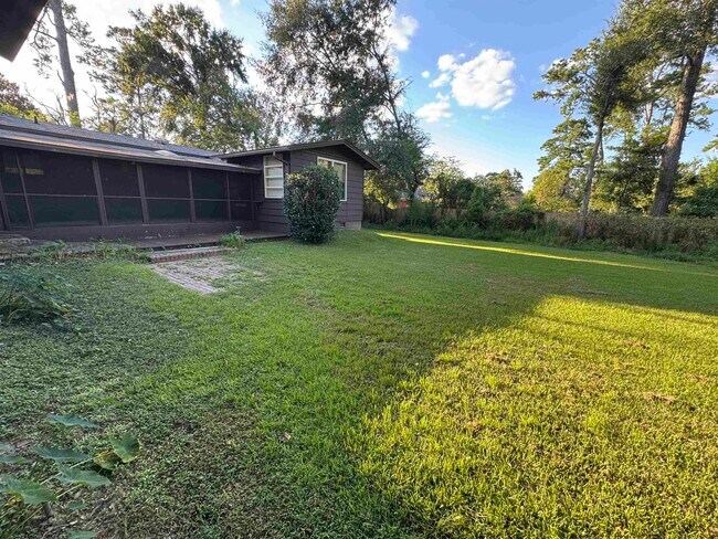 Building Photo - 1173 Seminole Dr