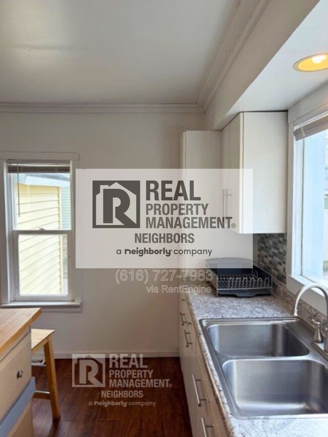 Building Photo - 88 E 18th St