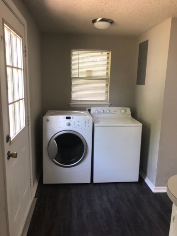 Building Photo - 1116 E Broadway St