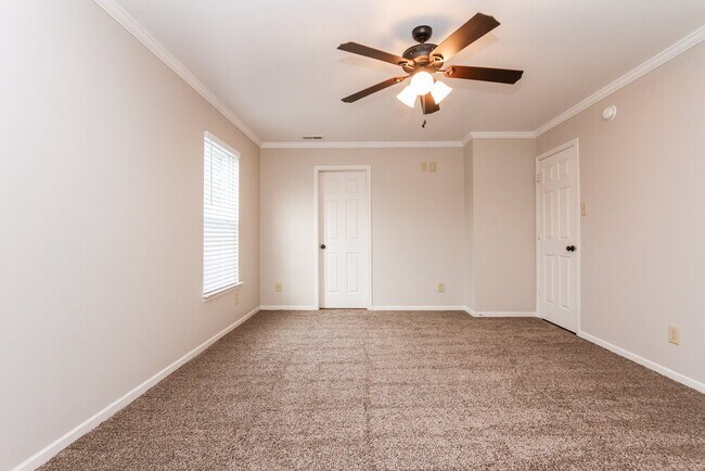 Building Photo - 1351 Brooks Dr