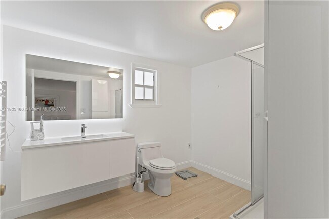 Building Photo - 5620 Lagoon Dr