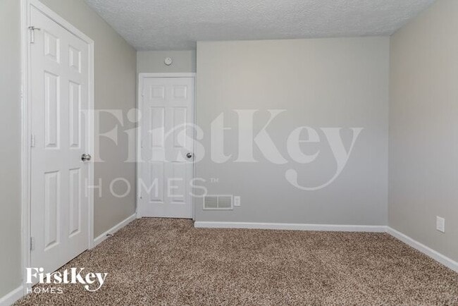 Building Photo - 6403 Flat Rock Dr