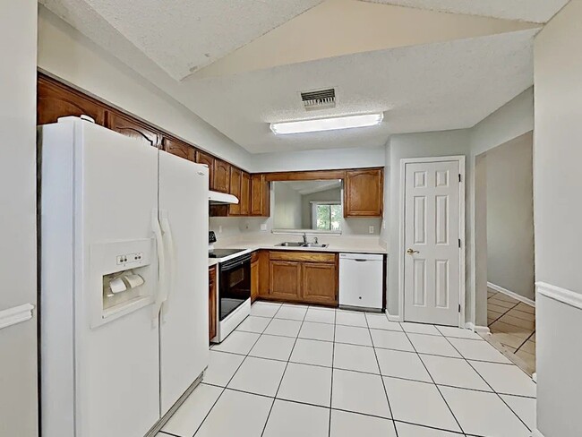 Building Photo - 385 Filmore Dr
