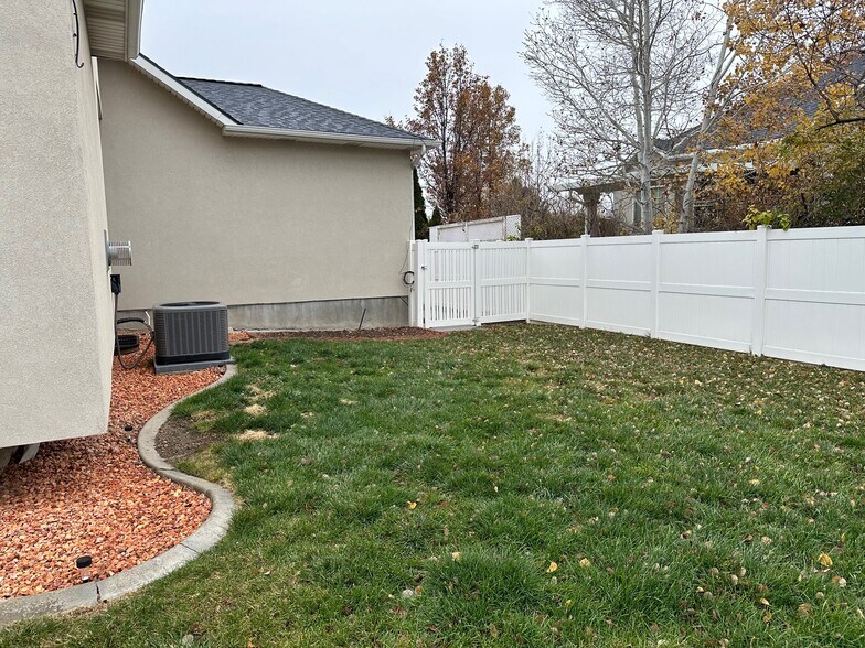 Building Photo - 2824 W Ivory Way