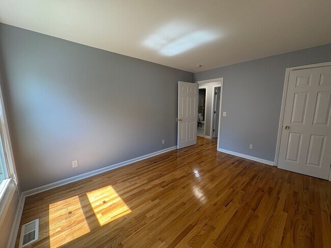 Building Photo - 519 Asbury Ave