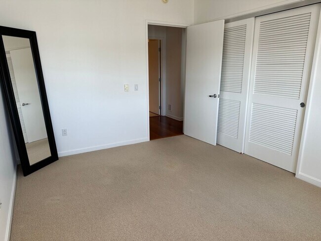 Building Photo - Epic REA: Fabulous 2 BR/2 BA South Beach C...