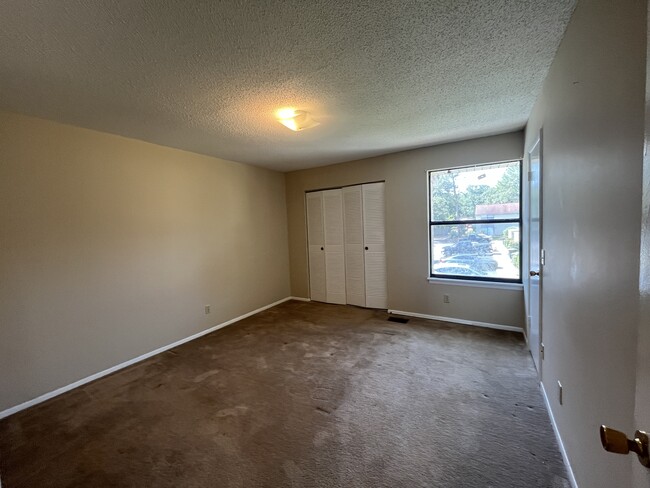 Building Photo - 901 Olmstead Dr