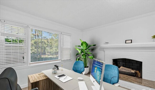 Building Photo - Beautiful 4 Bedroom Single Family Home