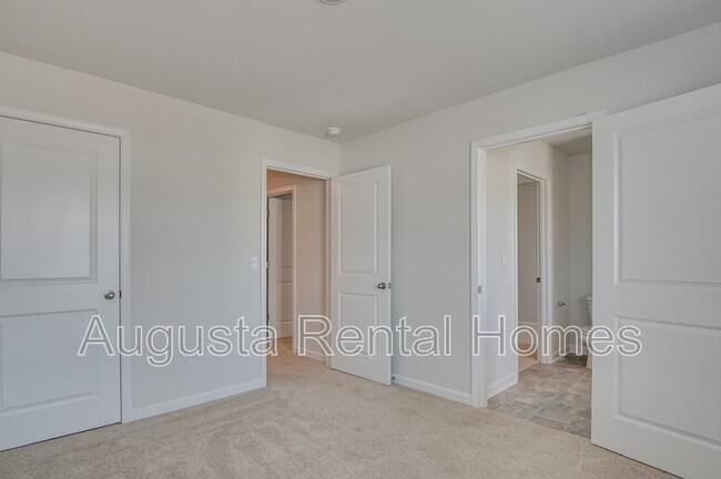 Building Photo - 5419 Thrasher Ln