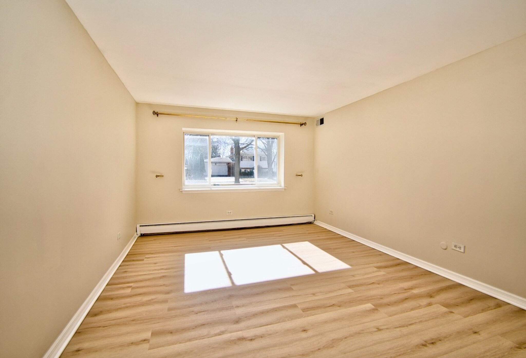 Building Photo - 1206 E Fairview St