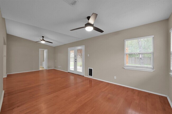 Building Photo - 16858 Gleneagle Dr N