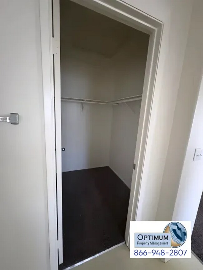 Building Photo - Beautiful 5 Bedroom, 3 Bathroom Two-Story Home with Loft & Spacious Backyard