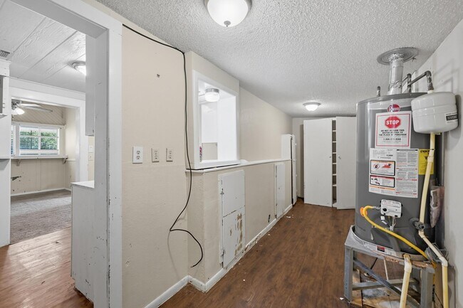 Building Photo - 1025 Chaffin St