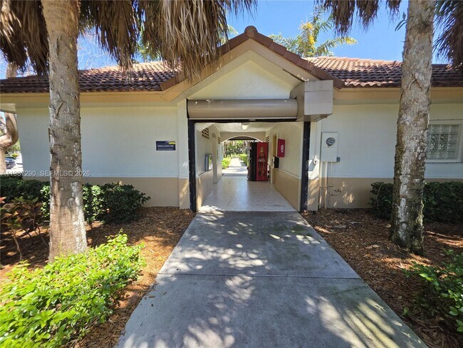 Building Photo - 16404 Diamond Head Dr